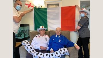 Italian Resident cheers on football team at Coventry care home
